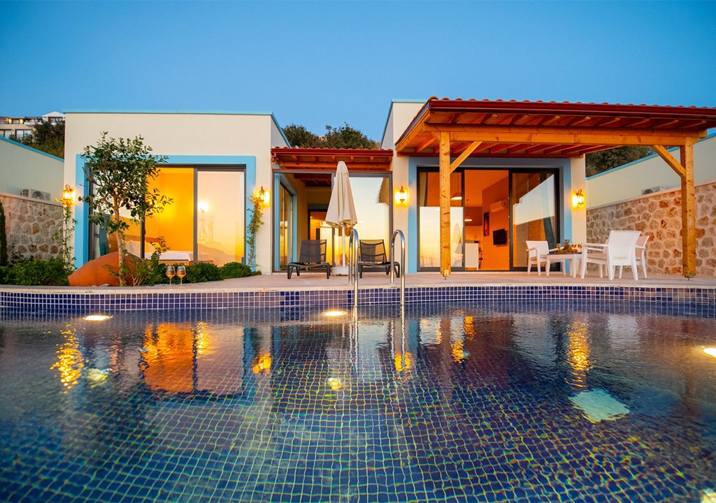 Villa Mulberry Topaz