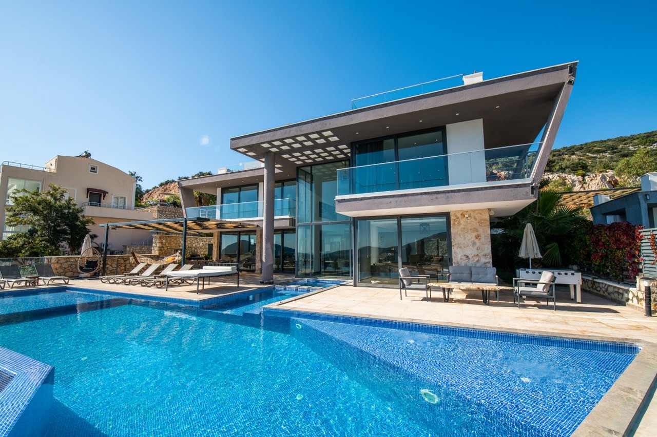 Villa Unlimited 1