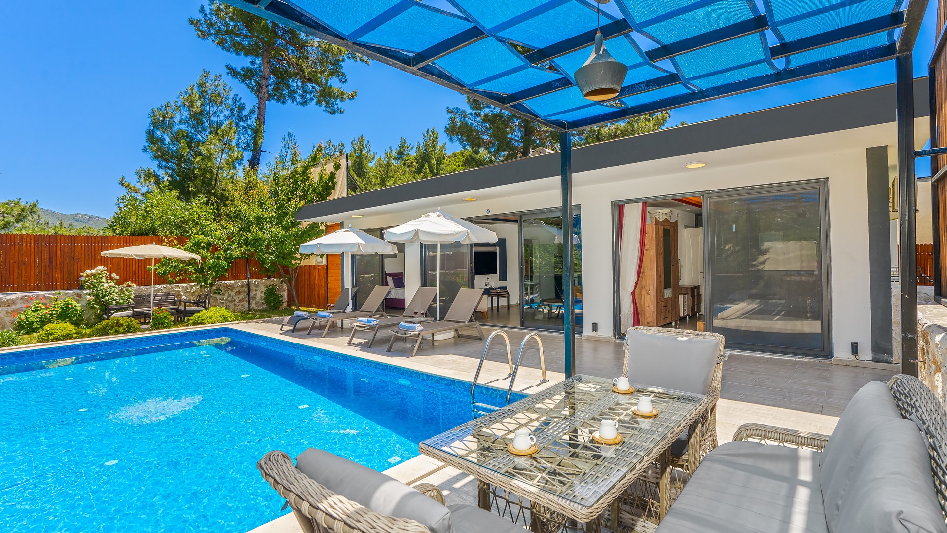 Villa Ay